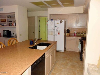 05 Kitchen 14217 W Heritage