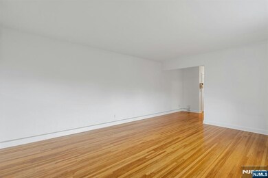 Linwood Park unit 5C, Fort Lee, NJ 07024 - photo 6