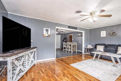 1612 Elizabeth St, Gainesville, TX 76240 - photo 6