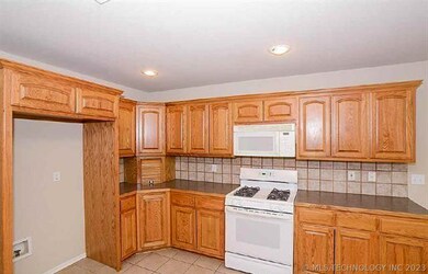 11715 S Locust Ave, Jenks, OK 74037 - photo 2