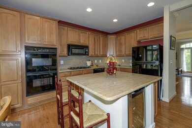 6927 Inlet Cove Dr, Fort Belvoir, VA 22060 - photo 4