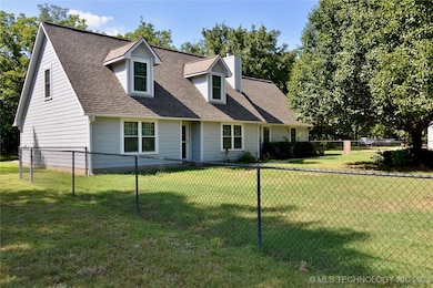 Chain link fenced front yard