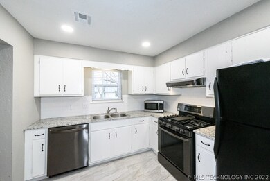 607 W 150th St S, Glenpool, OK 74033 - photo 2