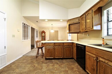 1307 Grandview Dr, Crestview, FL 32539 - photo 6