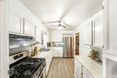 4414 Hollyridge Dr, San Antonio, TX 78228 - photo 6