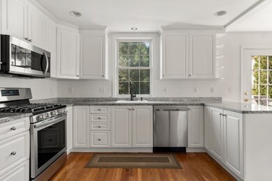 600 Trapelo Rd unit 4, Waltham, MA 02452 - photo 2