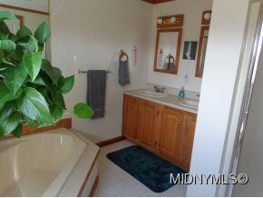 Master Bath w/Dbl Sinks