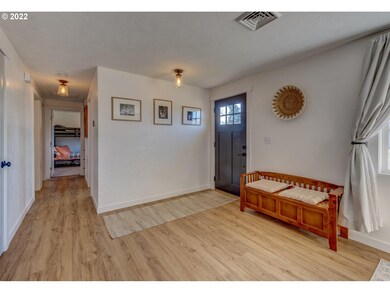 2879 Tulip St, Eugene, OR 97408 - photo 3