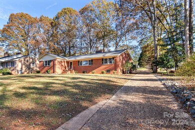 700 Parkwood Rd, Shelby, NC 28150 - photo 2