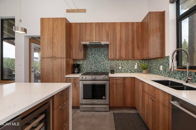 Stainless Steel Appliances w/Gas Range
