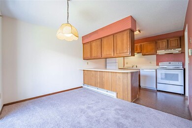 146 N Twin Oaks Terrace, South Burlington, VT 05403 - photo 7