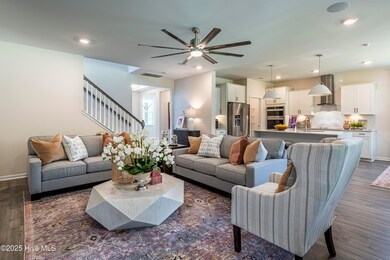 90-Family Room (1)