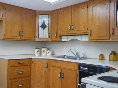 3205 Division St, Easton, PA 18045 - photo 3