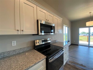 918 Prairie View Dr, West Branch, IA 52358 - photo 4