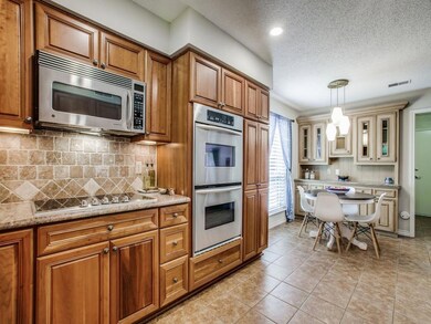 Kitchen and breakfast area