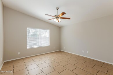 012-photo-bedroom-11920915