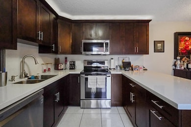 2512 Camelot Ct, Hollywood, FL 33026 - photo 5