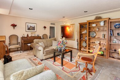 331 E Tuckey-37