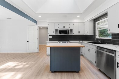 unlisted-address, Saint Petersburg, FL 33708 - photo 5