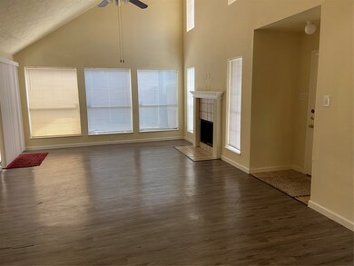 3651 Villa Glen Dr, Houston, TX 77088 - photo 2