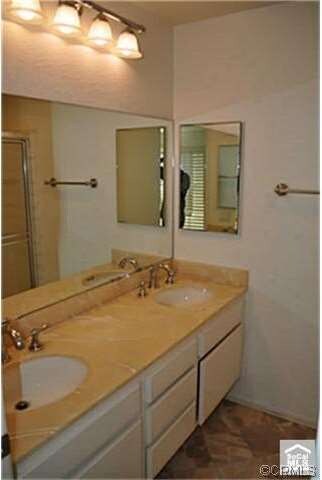Dual sinks in Master Bathroom
