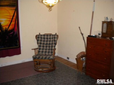 231 E Springfield St, Virginia, IL 62691 - photo 6