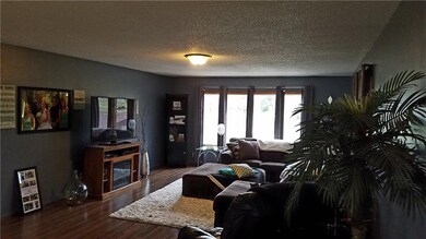 1506 1/2 W 4th St N, Newton, IA 50208 - photo 3