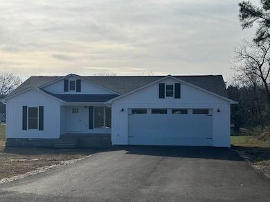 255 Jay St, Big Sandy, TN 38221 - photo 2