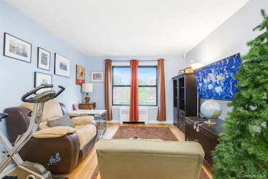 6 W Mill Dr unit 2D, Great Neck, NY 11021 - photo 4