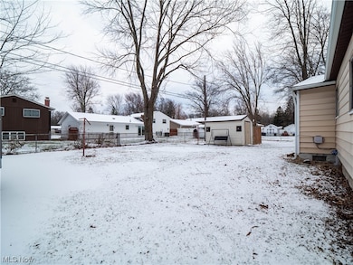 817 Oakwood Ave, Sheffield Lake, OH 44054 - photo 5