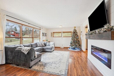 803 Park St, Decorah, IA 52101 - photo 5