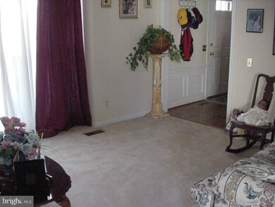 2890 Chevoit Hill Ct, Woodbridge, VA 22191 - photo 3