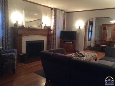 3026 SW Clark Ct, Topeka, KS 66604 - photo 2