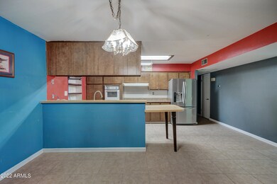 1672 E Bishop Dr-7