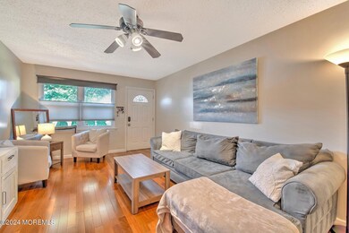 LIVING ROOM (1)