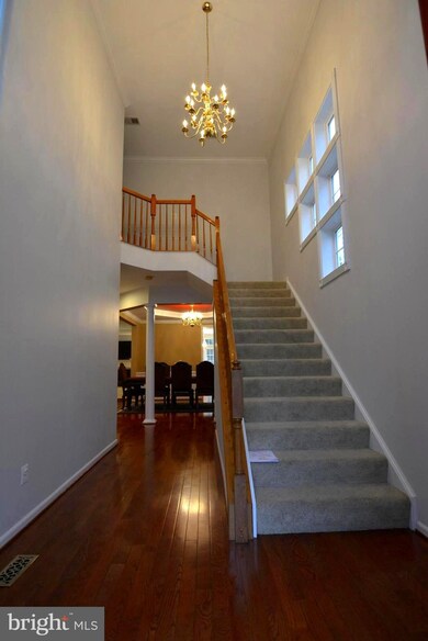 8953 Landerfield Ct, Lorton, VA 22079 - photo 4