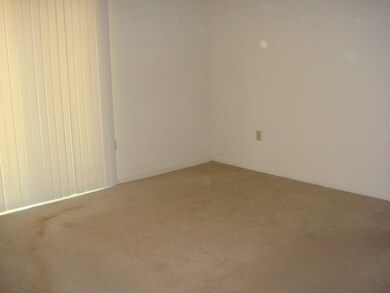 Julian_interior 004