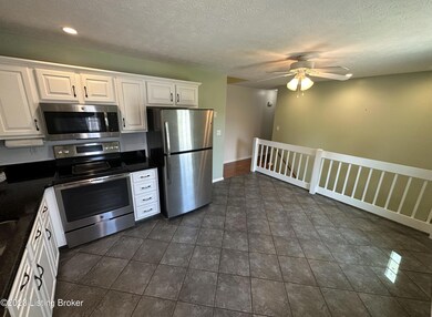 9105 Fairridge Dr, Louisville, KY 40229 - photo 6