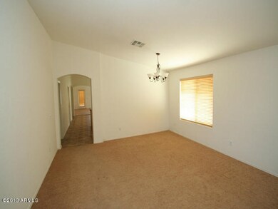 023-280517 Living room