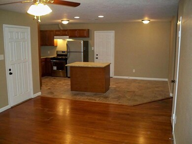 811 Hohl St, Houston, TX 77022 - photo 4