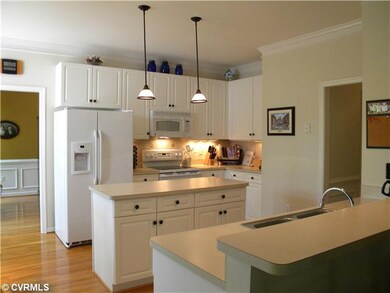 Kitchen - Recenty refinished cabinets, ceramic bac