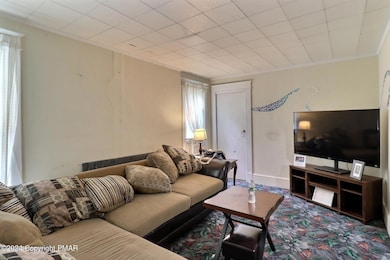 2nd Floor Apt Living Room