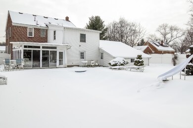 052-Rear_View-2322687-medium