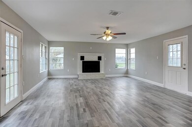 103 Texoma Dr, Whitesboro, TX 76273 - photo 2