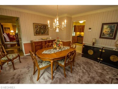 Williamsburg Decor with chair rails and crown mold