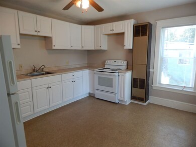537 Howe St unit 1 Rear, Manchester, NH 03103 - photo 2