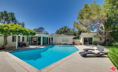 Large private yard and pool