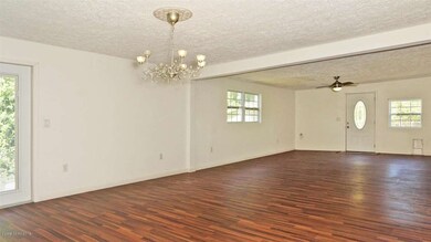 517 Clarke St-27