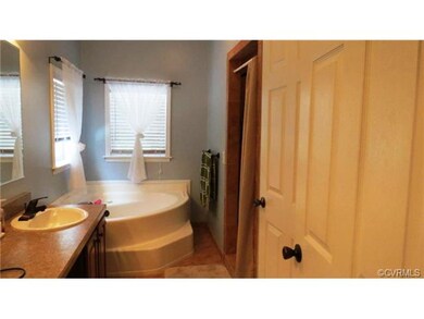Master Bath with walk-in closet, garden tub and HU