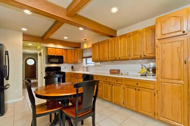 Kitchen & Eating area